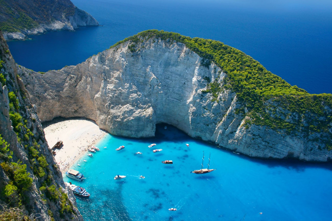 Incrível Praia de Navagio em Zakynthos, Grécia