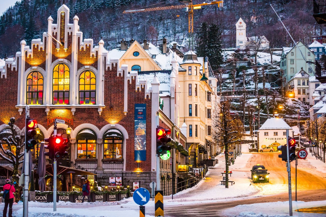 Ruas de Bergen no Natal, Noruega