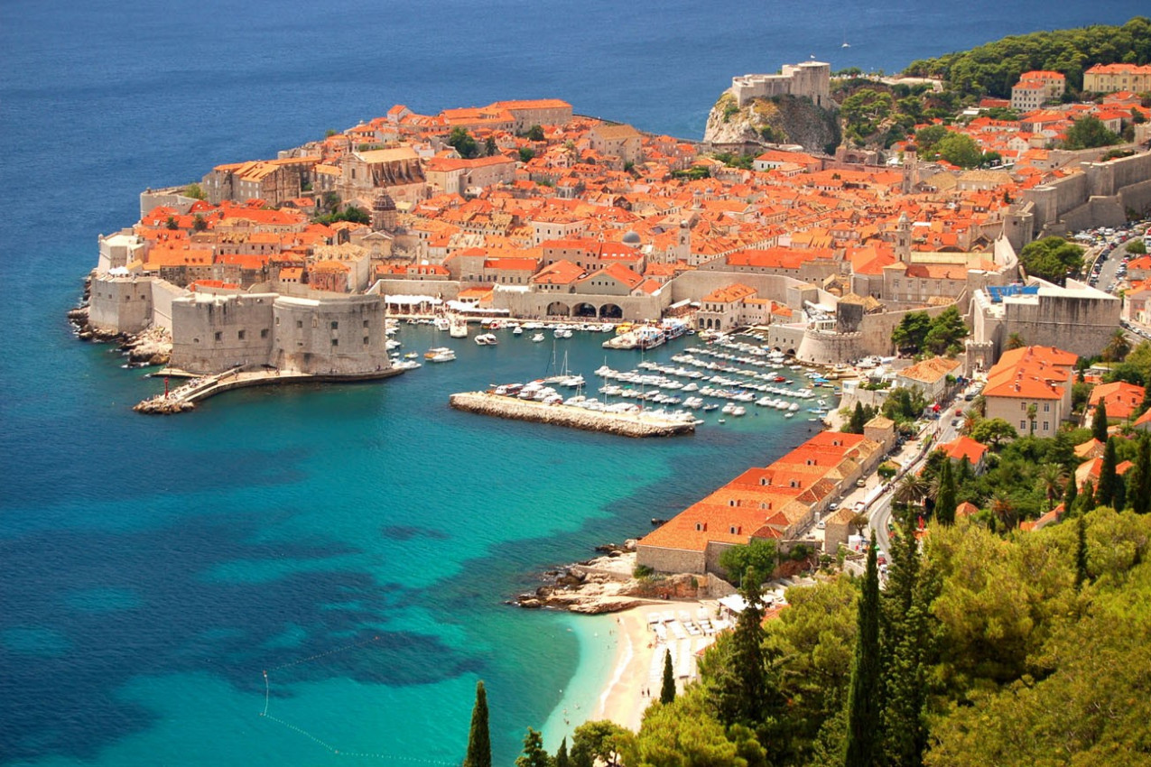 Dubrovnik vista panorâmica sobre muros da cidade