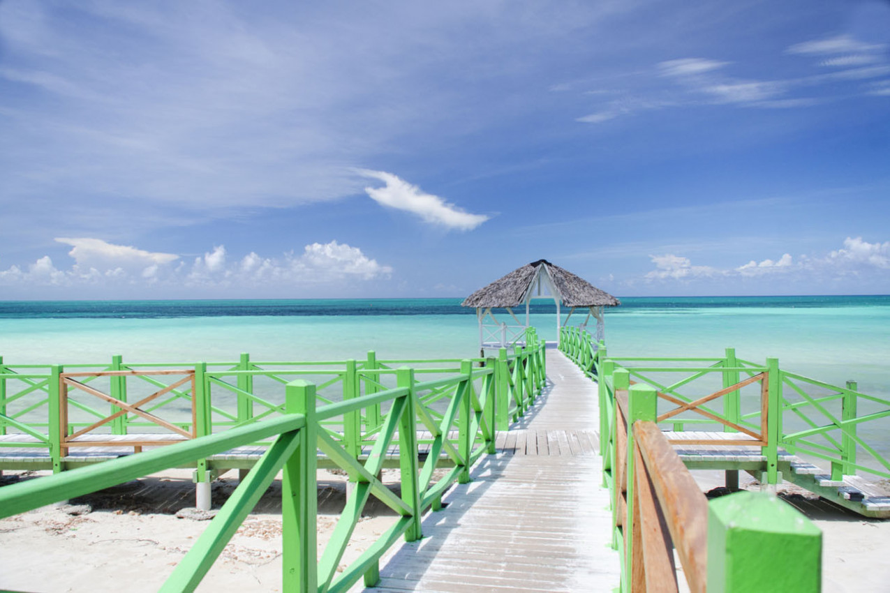 bridge over the green water of cayo coco