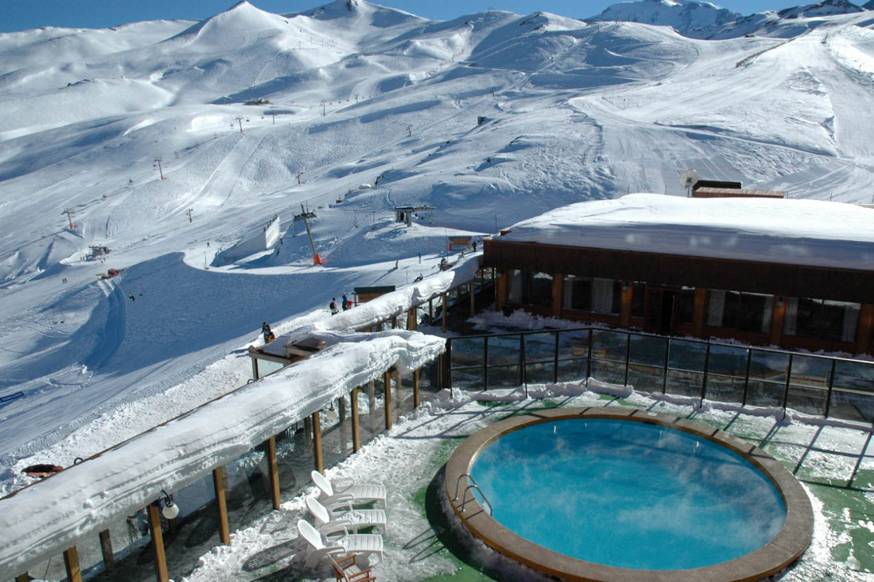 Piscina aquecida do Resort de Inverno Valle Nevado