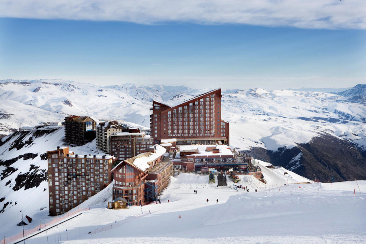 Vista dos Resorts de Inverno do Valle Nevado