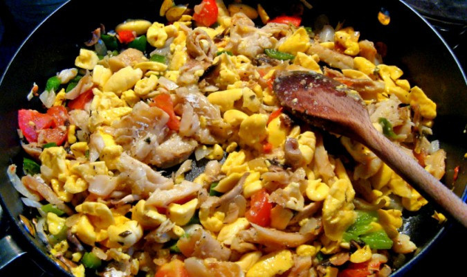 Ackee com peixe salgado, prato jamaicano